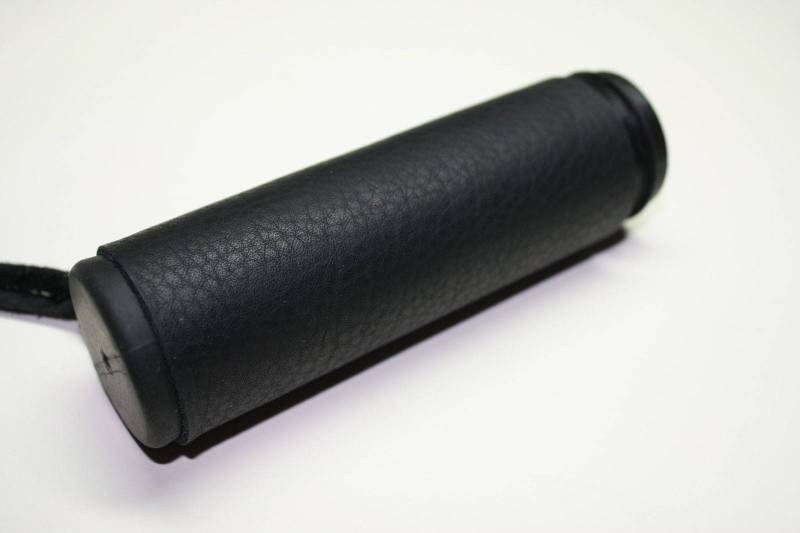 Schwarze Hochleistungs-Leder-Motorrad-Handgriff-Gasgriff-Abdeckungen Wraps W/Perlen Schwarze Hochleistungs-Leder-Motorrad-Handgriff-Gasgriff-Abdeckungen Wraps W/Perlen von MerrillsLeather