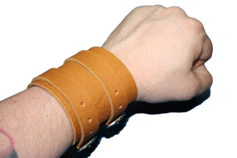Tan Leder Handgelenk Manschette Armband Arm Wickeln Tan Leder Handgelenk Manschette Armband Arm Wickeln von MerrillsLeather