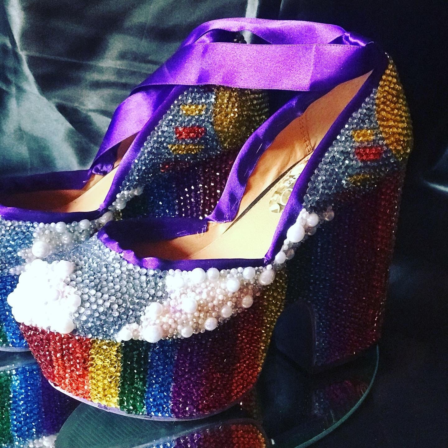 Sommer Der Liebe. Nach Maß Gefertigte Kristall - Und Verschönerte Plattformkeilen. Damen/Mädchen Schuhe. High Heels, Pride, Regenbogen von MerrimayTreasures