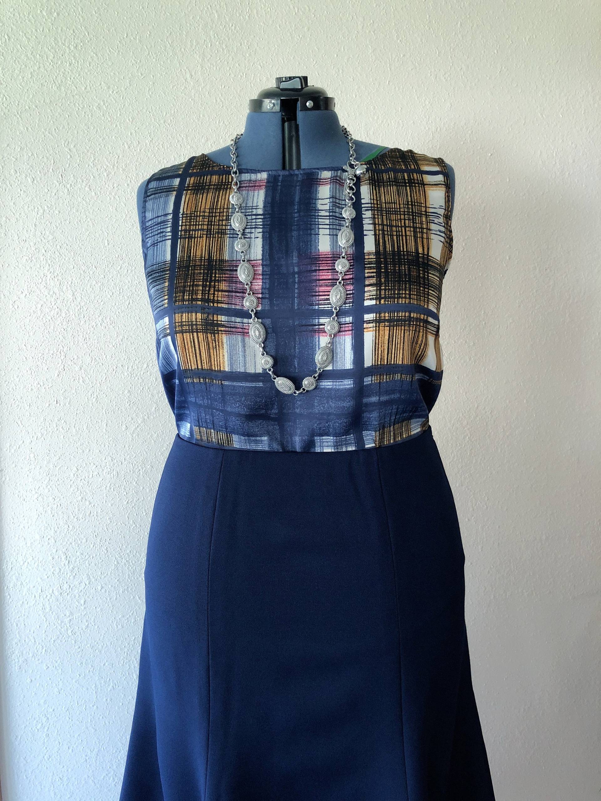 Blau Kariertes Plus Size Ärmelloses Top/Tank Feels Like Silk Pink Orange Karo Büro Anlass Theatermode Blau Kariertes Plus Size Ärmelloses Top/Tank Feels Like Silk Pink Orange Karo Büro Anlass Theatermode von Mertenville