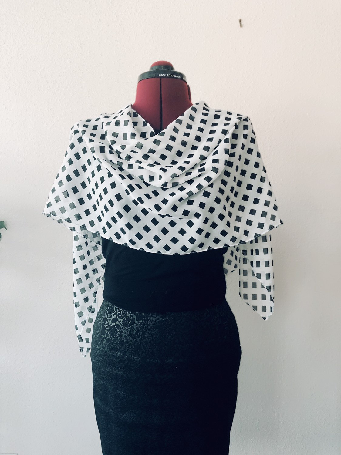 Weiß Und Schwarz Schal/Grafik Schal/Abend Tragen Breiten Chiffon Georgette Büro Sehen Durch Weißen Weiß Und Schwarz Schal/Grafik Schal/Abend Tragen Breiten Chiffon Georgette Büro Sehen Durch Weißen von Mertenville
