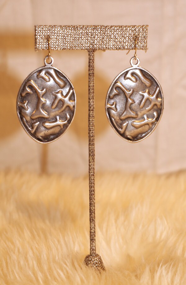 Großer Ovaler Sterling Silber Geprägter Ohrring Großer Ovaler Sterling Silber Geprägter Ohrring von MerylShapiroJewelry