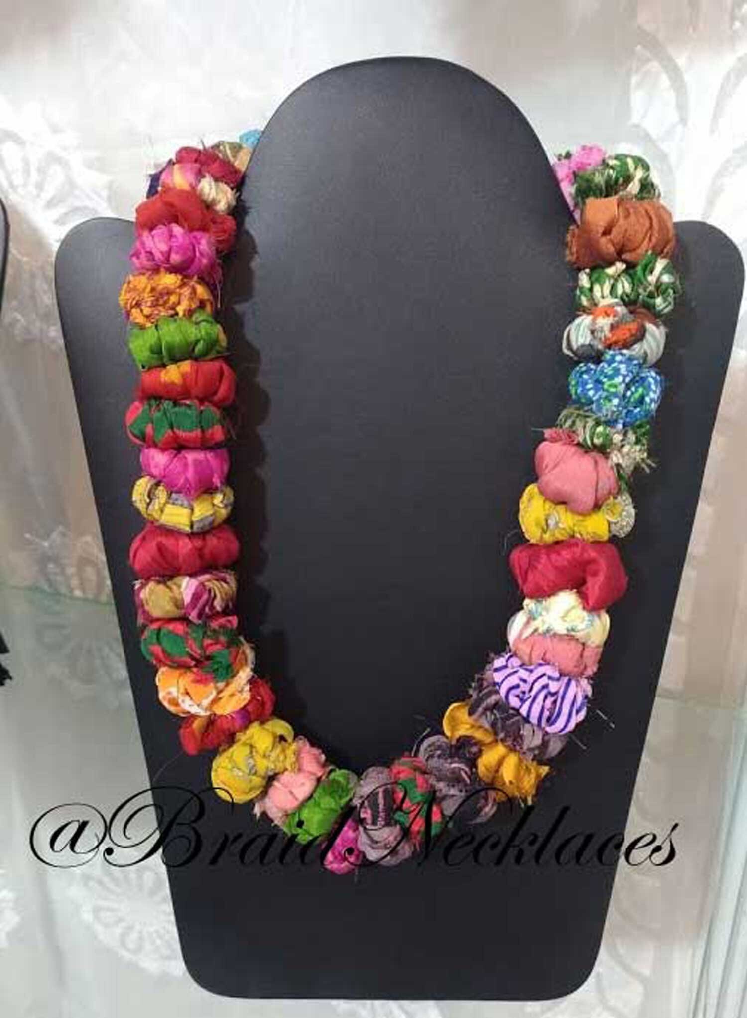 Boho Textil Stoff Handgemachte Blume Bunt Seide Sari Blumen Mala Halskette Schmuck Design Boho Textil Stoff Handgemachte Blume Bunt Seide Sari Blumen Mala Halskette Schmuck Design von MeshyamCreations