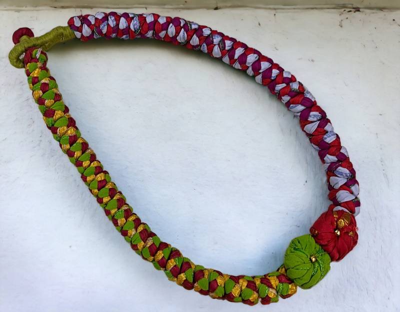 Multi Farbe Häkeln Halskette - Seide Saree Stoff Hand Gestrickte Hippie Schmuck Multi Farbe Häkeln Halskette - Seide Saree Stoff Hand Gestrickte Hippie Schmuck von MeshyamCreations