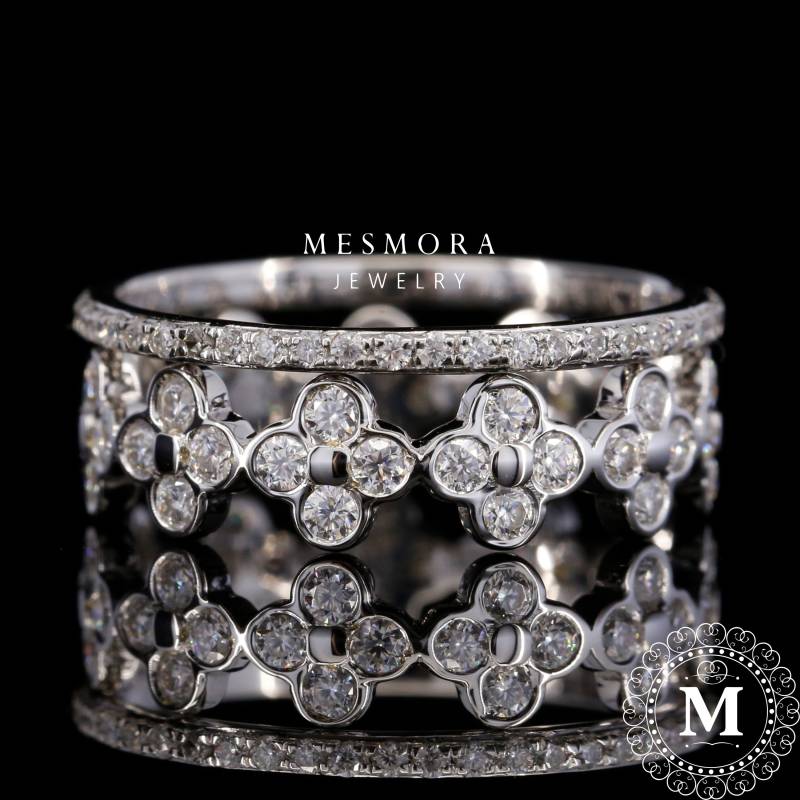 0, 7 Ct Einzigartige Blume Form Band Mit 1 Mm Micro Pave Gesetzt Eternity Farblos Moissanite Ring Passende Bandhochzeitsgeschenke von MesmoraJewelry