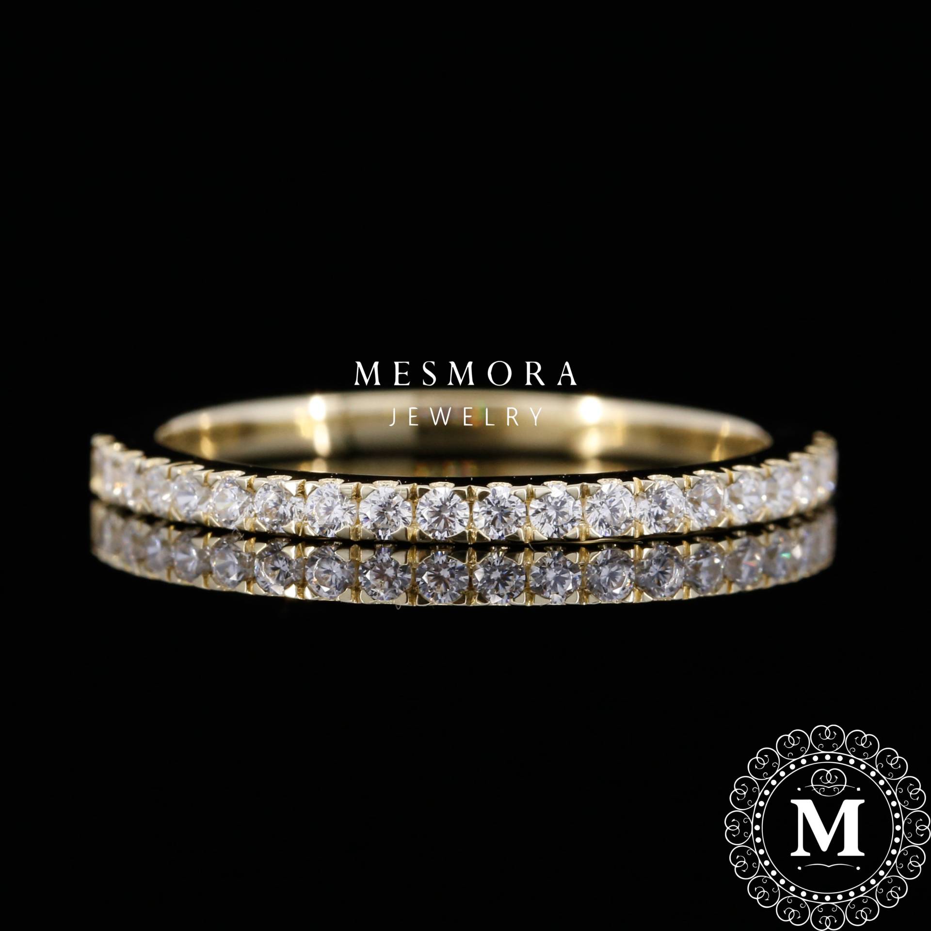 1.2 Mm Halb Eternity Ehering Rundschliff Moissanit Diamant Weißgold Band Jubiläumsband Zierliche Stapelring Hochzeitsgeschenke von MesmoraJewelry