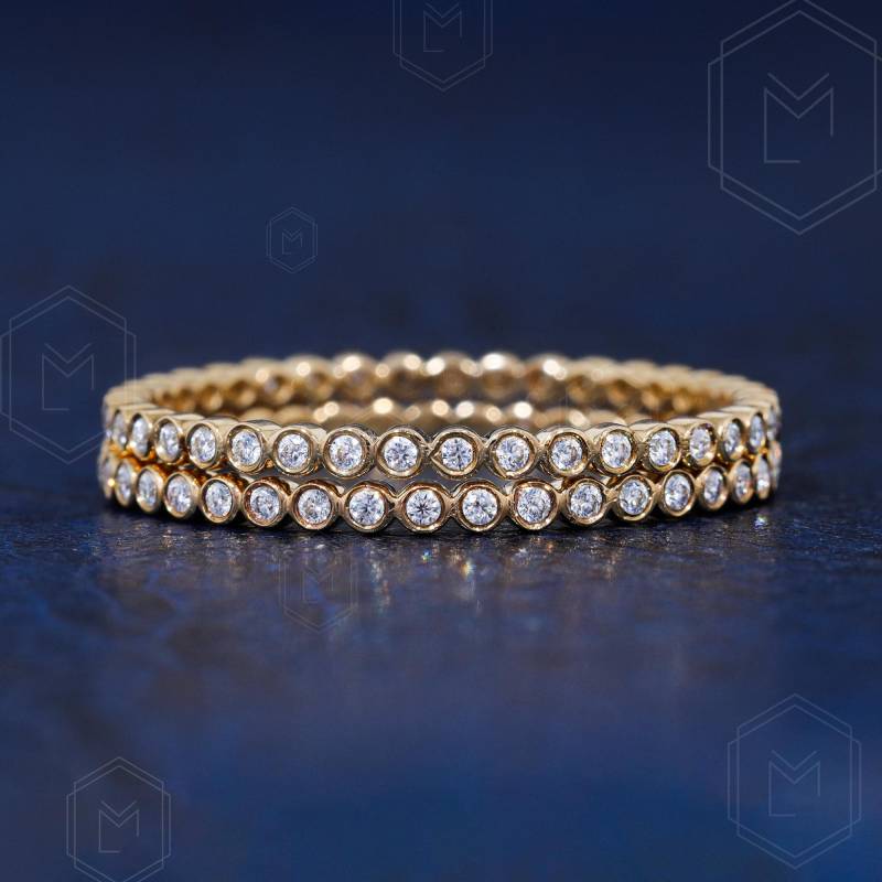2 Stück Bezel Set Voll Ewigkeit Ehering Farblos Moissanite Bandring Lünette Brautring Band Sethochzeitsgeschenke von MesmoraJewelry