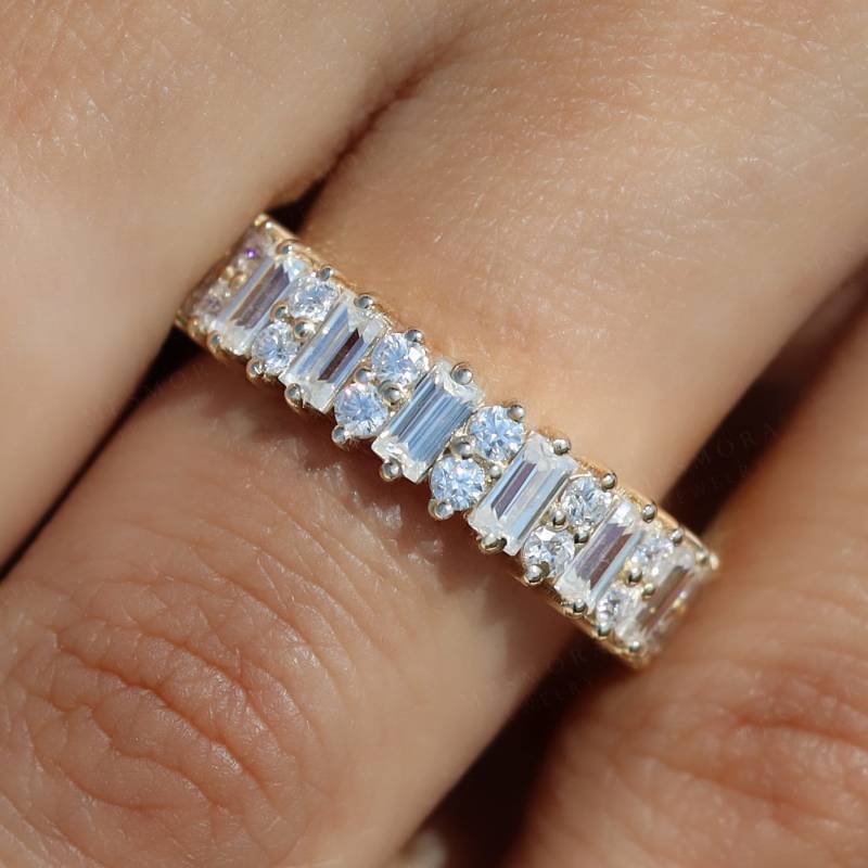 4 Mm Baguette Cut Hochzeitsring Runde Stapelbar Band Jubiläum Weißgold Moissanite Geschenk Für Ihre Hochzeitsgeschenke von MesmoraJewelry