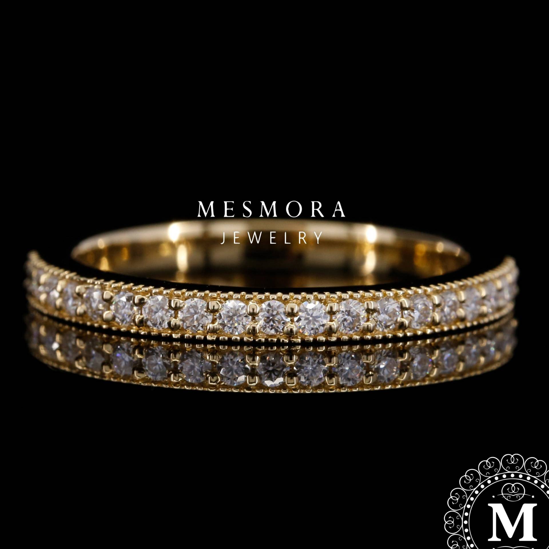 Halbe Eternität Moissanite Ehering 14K Solid Gold Diamant Band Halbe Eternity Einfacher Zierlicher Ring von MesmoraJewelry