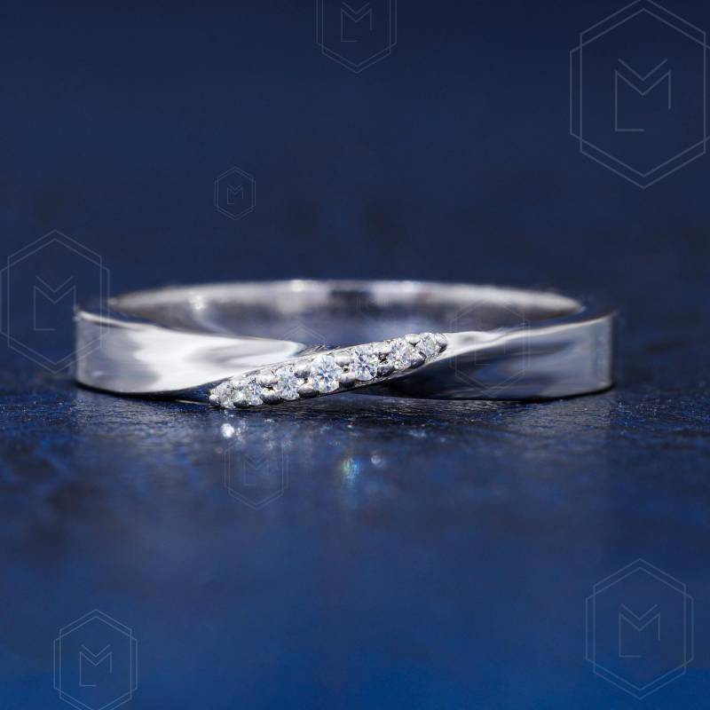 Mobius Weißgold Ring Unendlichkeitsring Farblos Moissanit Verlobungsring Handgemachter Schmuck Ring, Geschenk Für Sie von MesmoraJewelry