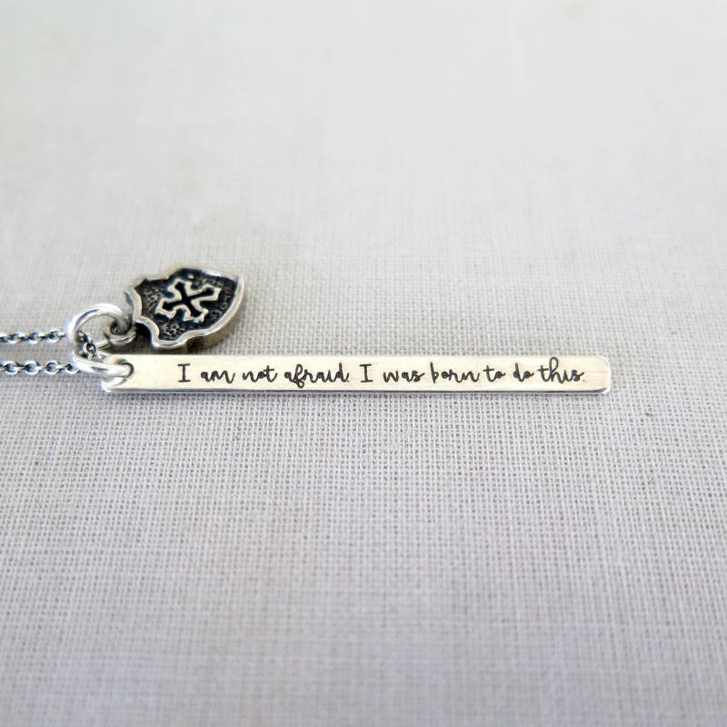 Jeanne D'arc Sterlingsilber-Halskette Inspirierender Zitat-Charme Jeanne D'arc Sterlingsilber-Halskette Inspirierender Zitat-Charme von MetalAndAshStudio