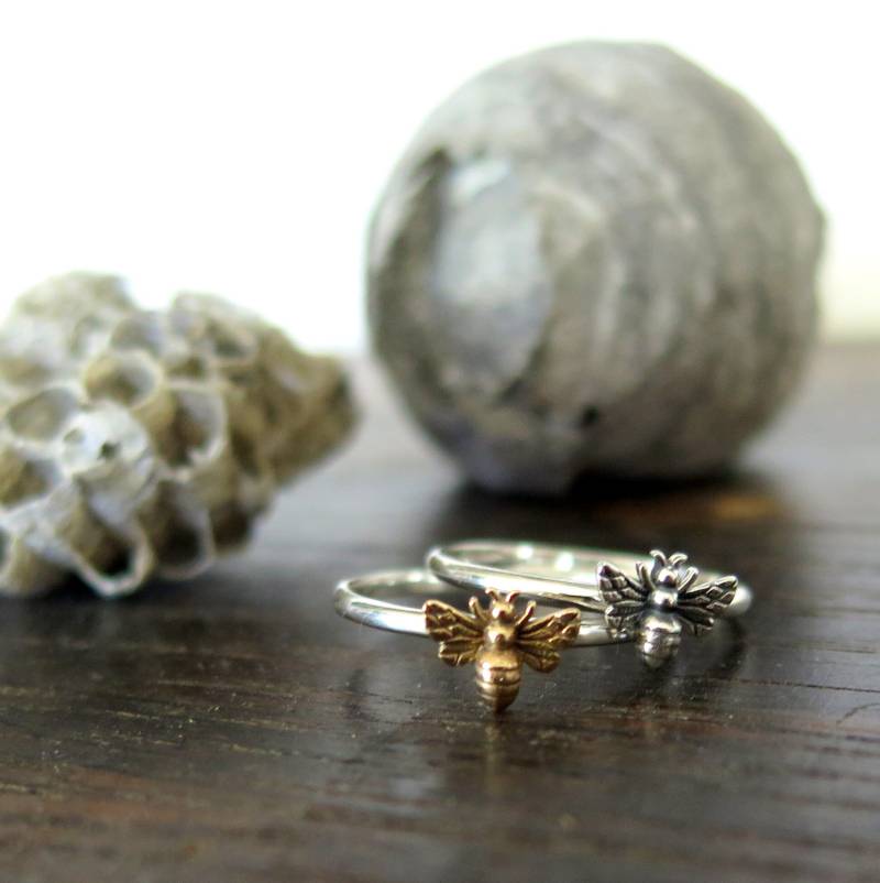 Zarte Honig Biene Ring Sterling Silber Schmuck Stapeln von MetalAndAshStudio