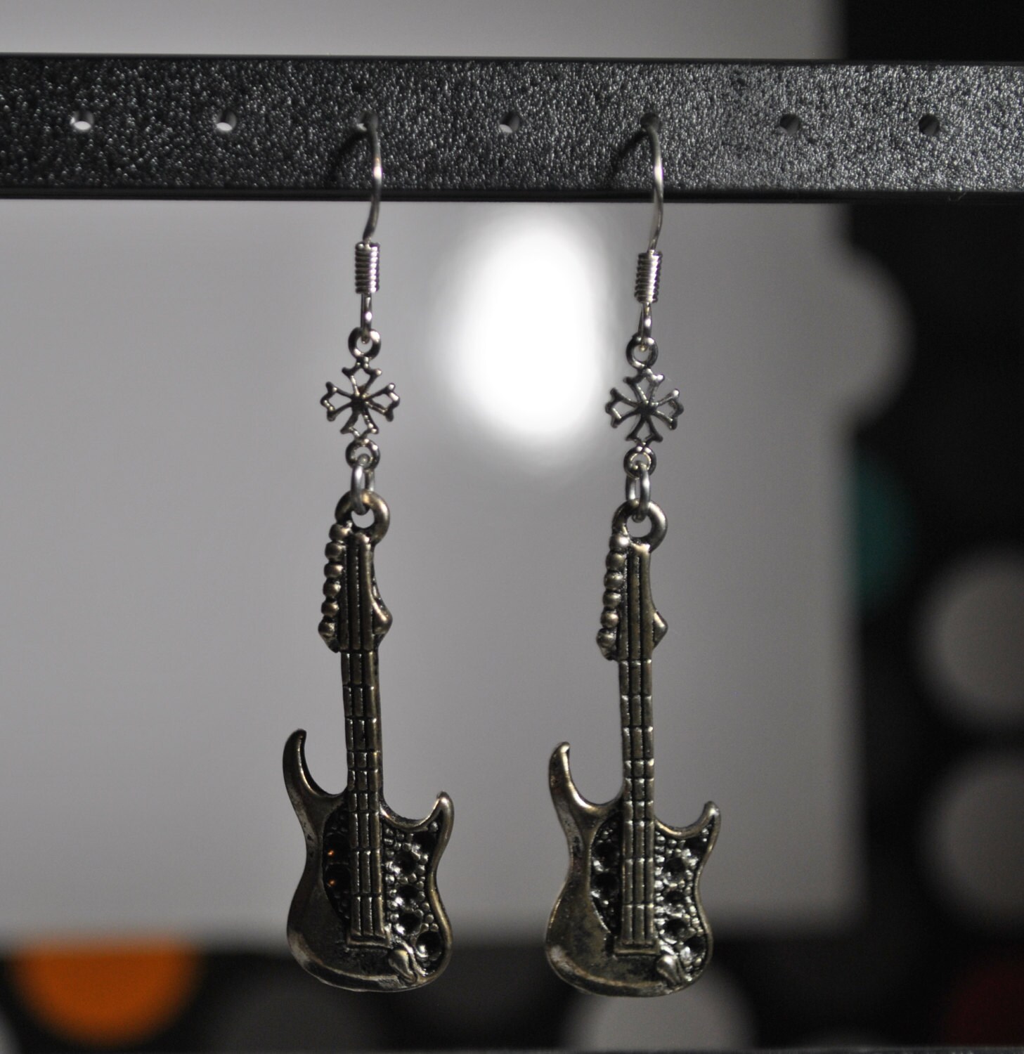 Funky Metal Gitarren Ohrringe Funky Metal Gitarren Ohrringe von MetalEyeJewelry