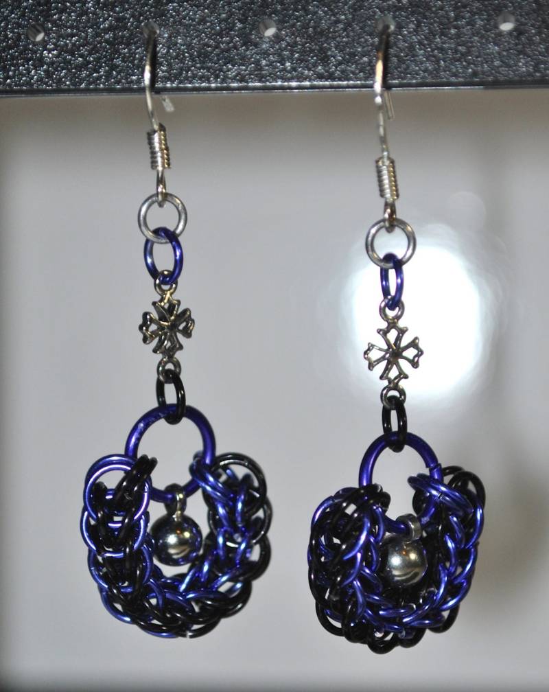 Irre Bunten Chainmaille Ohrringe Mit Silber Beads Irre Bunten Chainmaille Ohrringe Mit Silber Beads von MetalEyeJewelry