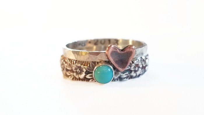 Personalisierter Stapelring, Kupfer Herz Set, Oxidiert, Stapelring, Jubiläumsband, Mutter Ring, Geburtsstein Ring, Boho Schmuck, Boho Ring von MetalHeartByRenee