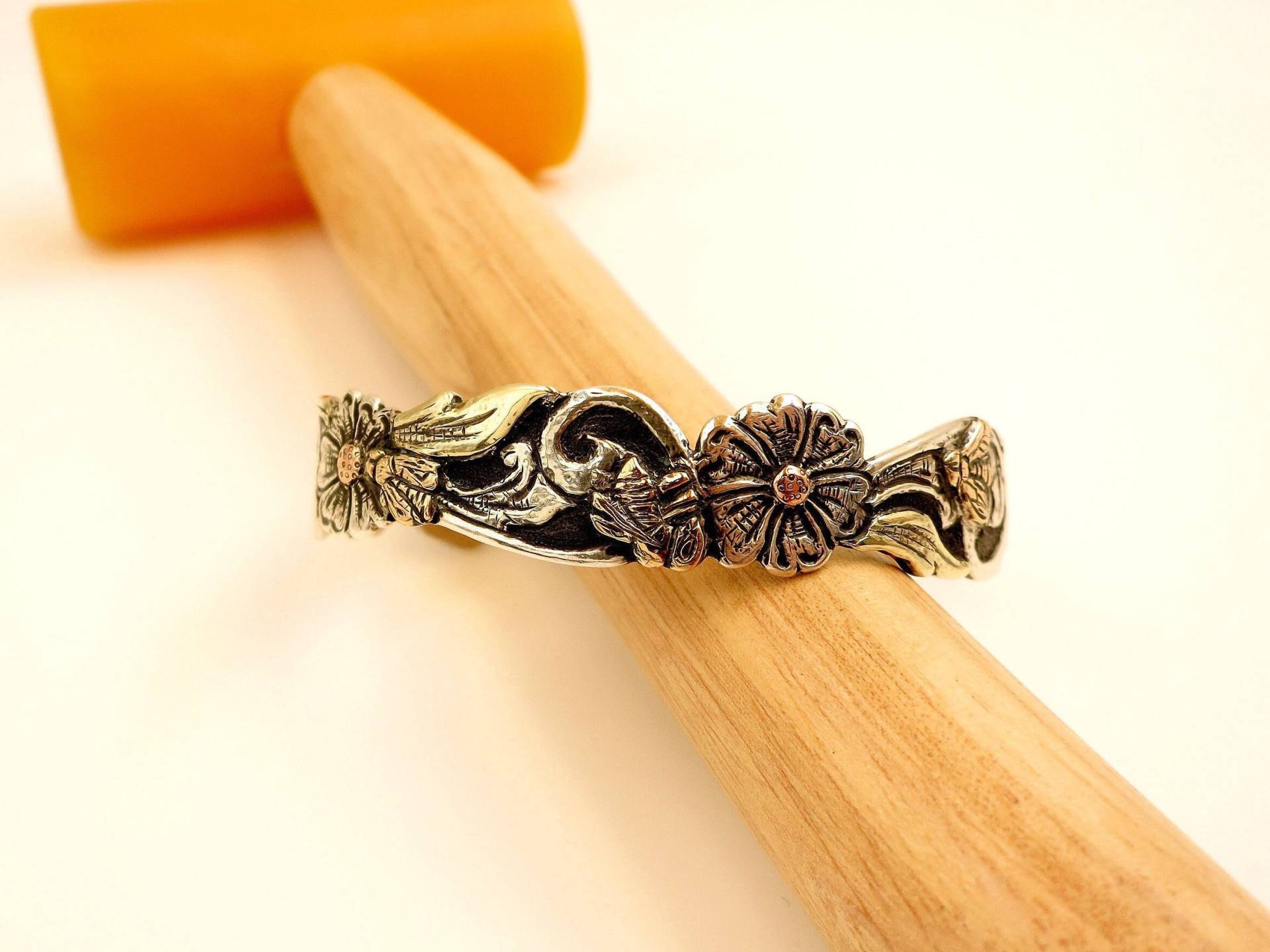 Roségold, Grüngold, Gelbgold, 14 Karat, Sterlingsilber, Hand Gefertigt/Handgraviert, Geschnitztes Armband Mit Blumen von MetalManiacArt