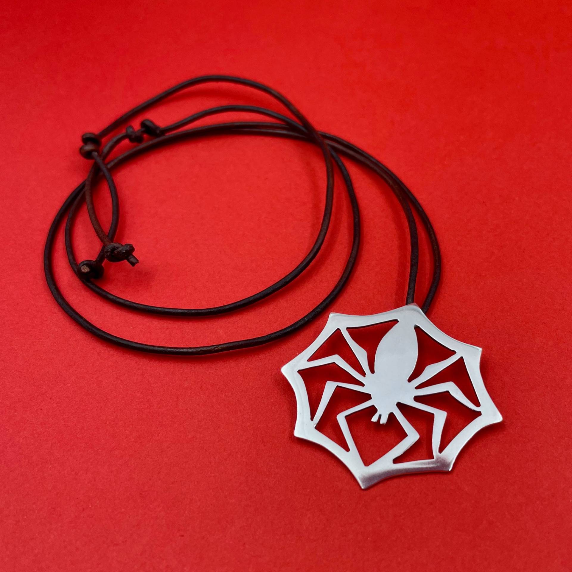 Spider Anhänger - Moderne Deko Handgesägte Übergroße Sterlingsilber Arachnide Spider Anhänger - Moderne Deko Handgesägte Übergroße Sterlingsilber Arachnide von MetalObjects