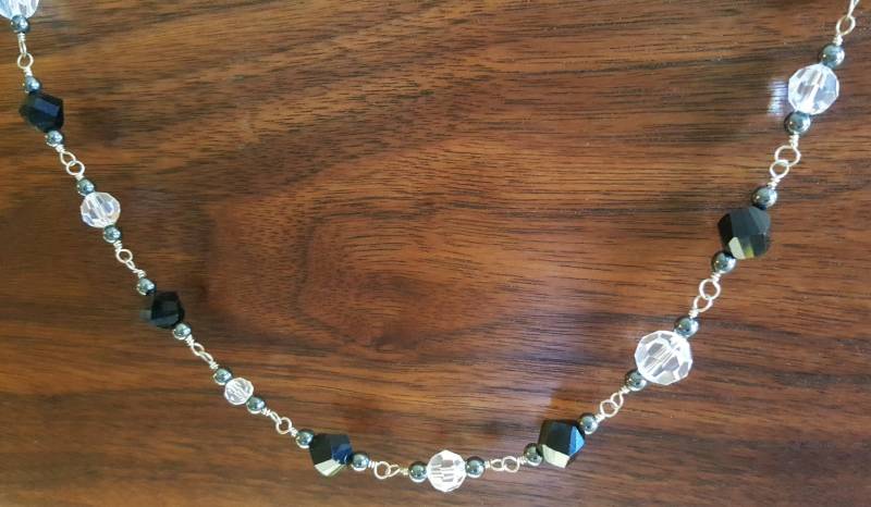 Lange Halskette Schwarz Und Klar Swarovski Crystal Helix - 32 Inches Lange Halskette Schwarz Und Klar Swarovski Crystal Helix - 32 Inches von MetalPetaler