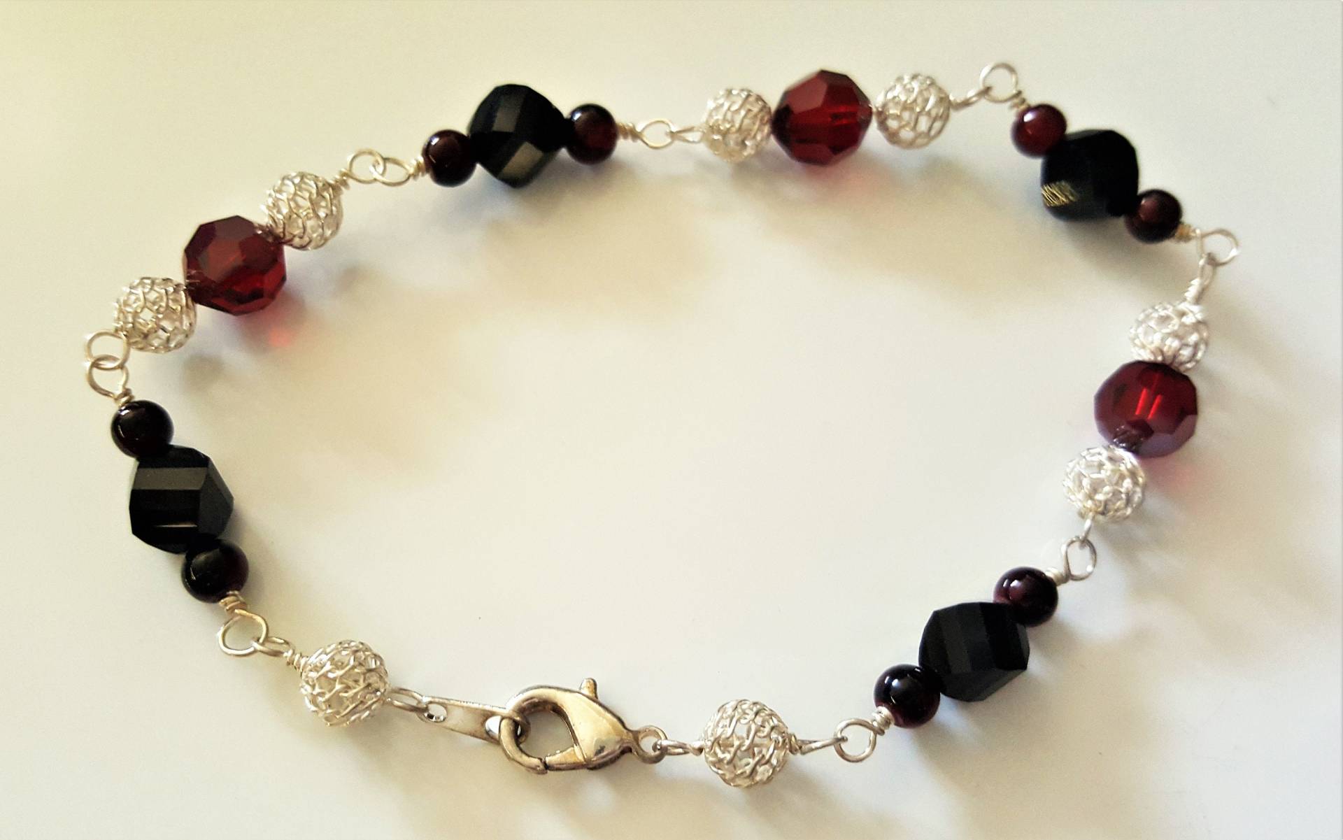 Rotes Armband - Schwarz, Rot Und Silber Kristall Sterling 8, 5 Zoll Rotes Armband - Schwarz, Rot Und Silber Kristall Sterling 8, 5 Zoll von MetalPetaler