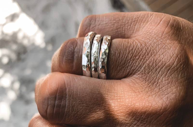 Gehämmerte Einzigartige Sterling Silber Ringe von MetalRokJewellery