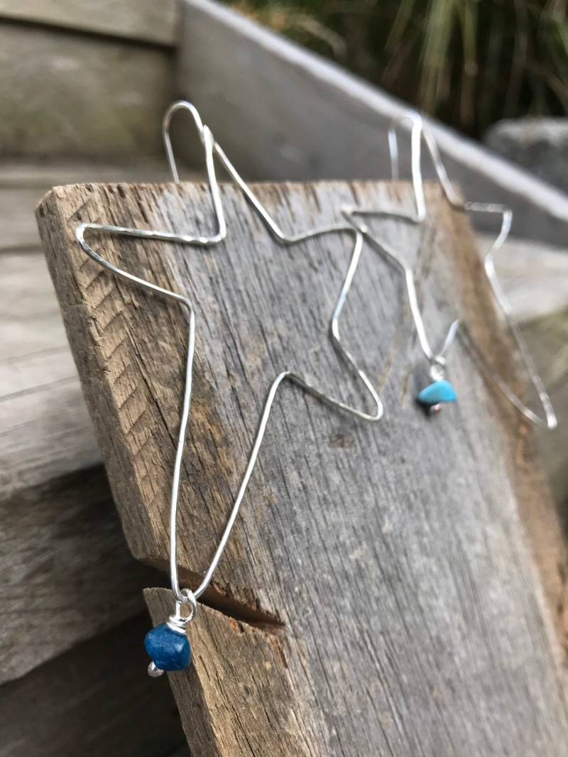 Große Silberne Stern Creolen Mit Edelsteinen - Handgemachte Statement Ohrringe von MetalRokJewellery