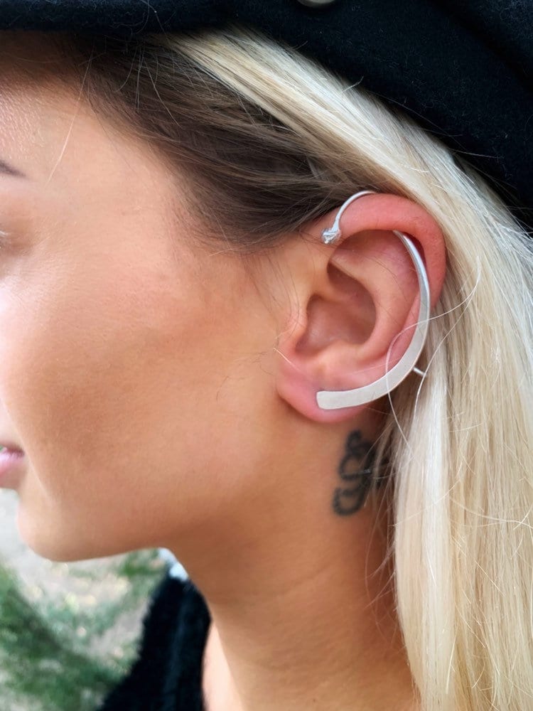 Silber Gehämmert Ohr Kletterer Ohrringe von MetalRokJewellery