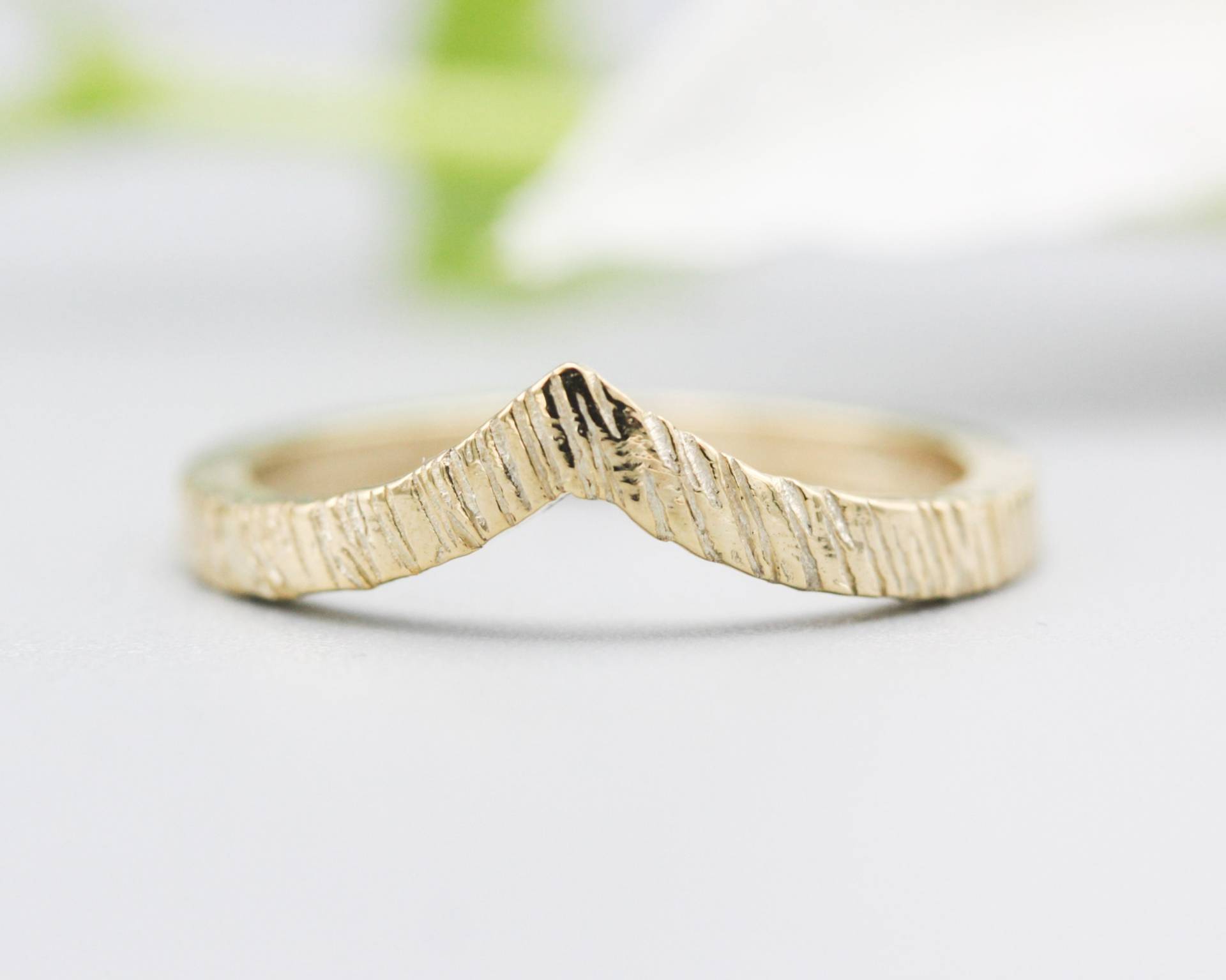 14K Goldkrone Designring Mit Linientexturband, Goldring, Goldhochzeit, Verlobungsring, Versprechensring, Ehering von MetalStudioJewelry