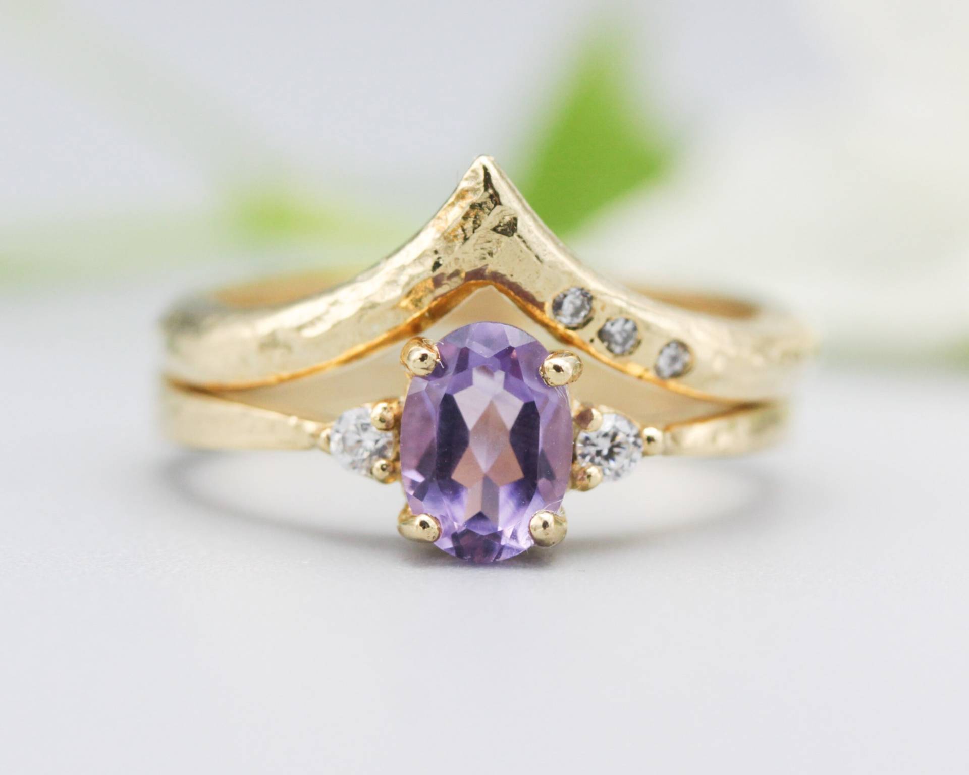 Set 2 Oval Facettierten Amethyst Ring Mit Kleinen Runden Diamanten Seitlich 14K Goldband Besetzt Winzigen 3 von MetalStudioJewelry