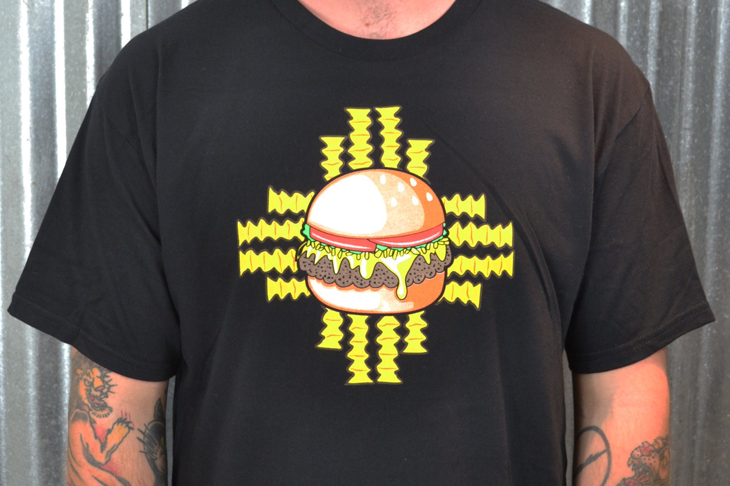 Grüner Chile Cheeseburger Zia - Schwarzes Unisex T-Shirt Grüner Chile Cheeseburger Zia - Schwarzes Unisex T-Shirt von MetalTheBrand