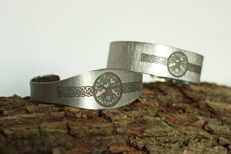 Edelstahl Spange Armreif Keltisch Armspange Armband Fantasy Gothic Larp Gravierbar Gravur Schmuck Alltag Herzbaum Damen Herren Individuell von MetallGeyer
