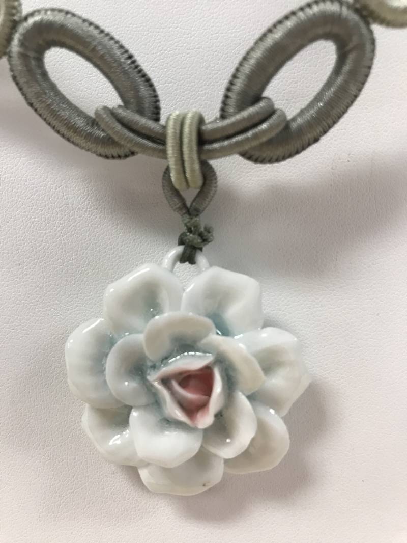 Handgemachte Porzellan Blume Halskette Ooak Handgemachte Porzellan Blume Halskette Ooak von MetalznBeadz