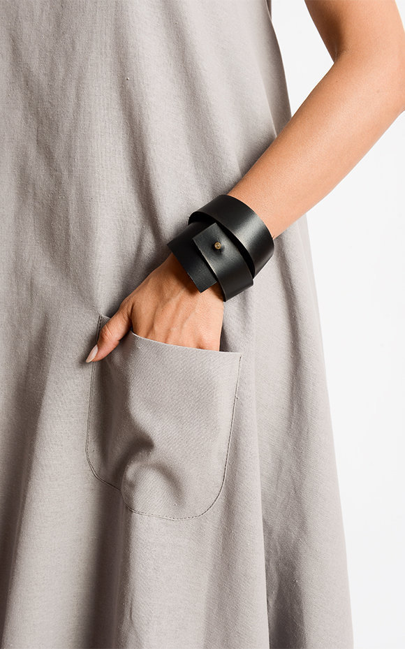 Leder Armmanschette/Schwarzes Manschette Armband Hand Minimalist Design Rave Schmuck Metamorphoza Metbr1 von Metamorphoza