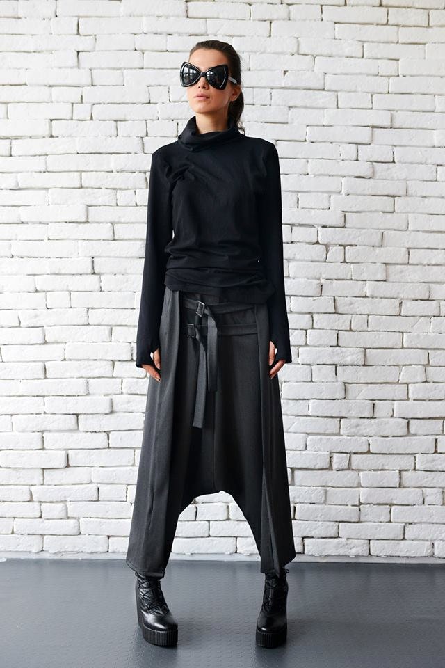 Lockere Lässige Haremshose Mit Tiefem Schritt/Dekorative Gürtelhose Vorne Graue Oversize-Maxihose Plus Size Maxihose Bequeme Hose Metp0010 von Metamorphoza