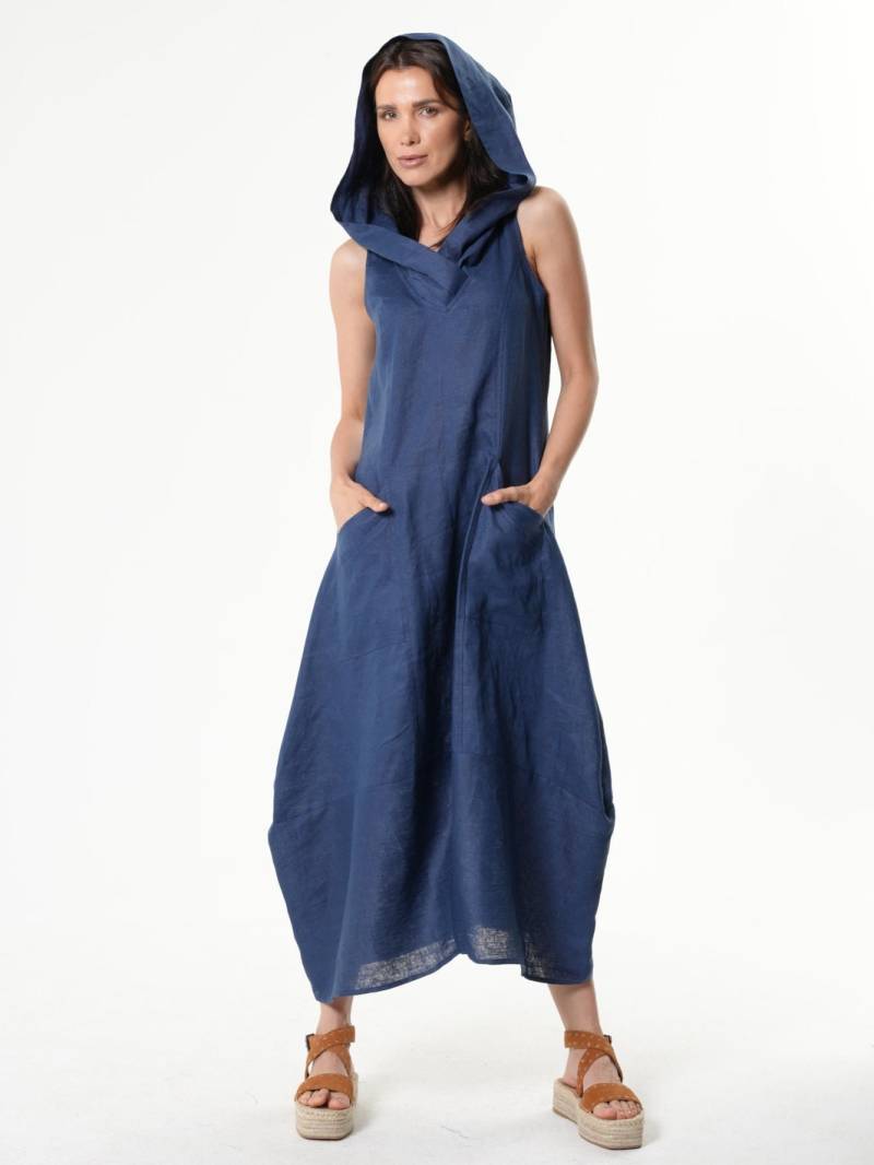 Maxi Leinenkleid Mit Oversize Kapuze in Blau - Metd0236 von Metamorphoza