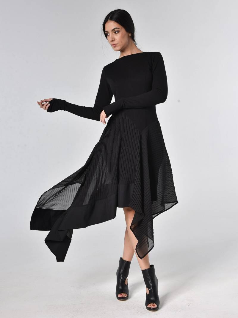 Plissiertes Chiffon Kleid/Schwarzes Plissee Formelles Goth Hexenkleid Lange Ärmel Metamorphoza Metd0134 von Metamorphoza