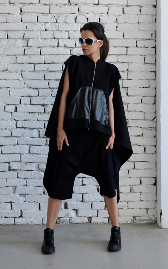 Schwarzes Lockeres Sport Set/Schwarzes Reißverschluss Maxi Top/Oversize Haremshose/Kurze Schwarze Hose/Über Größe Unisex Set/Urban Style Street von Metamorphoza