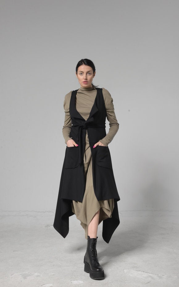 Schwarze Oversize Weste/Kleidung in Übergröße Ärmellose Strickjacke Oversized Top Weihnachtsgeschenk Mett0212 von Metamorphoza