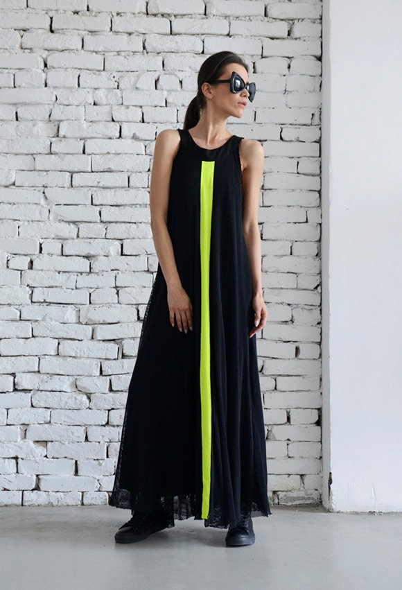 Schwarzes Maxi Mesh Kleid/Neon Line Langes Metd0033 von Metamorphoza