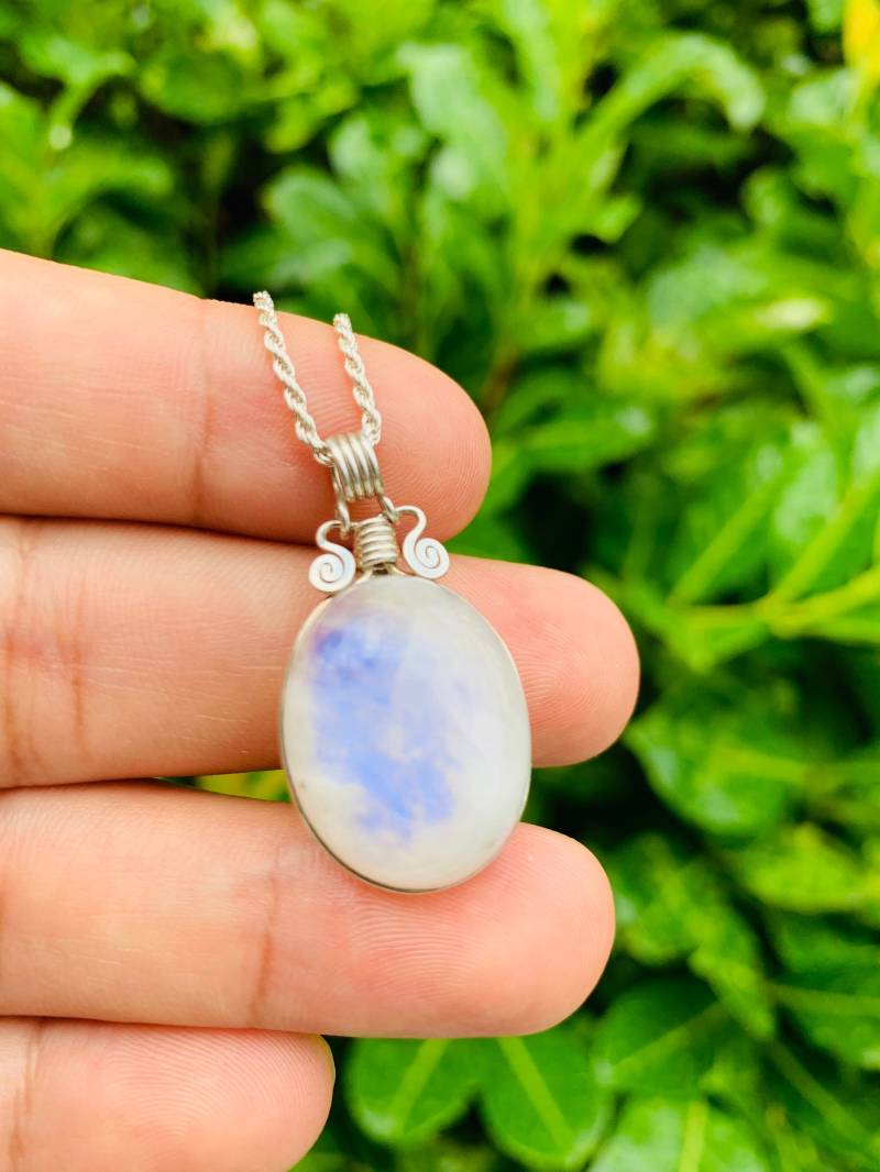 Gratis Kette Aus Silber, Mondstein Anhänger 925 Sterling Silber Anhänger, Zierliche Blaue Auffällige Regenbogen von MevasCH