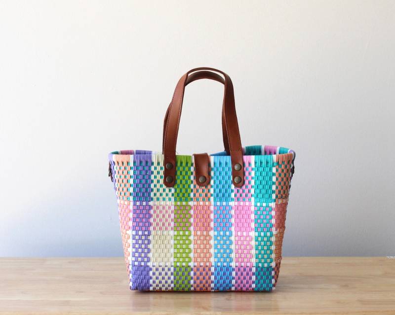 Original Design Meximexi Mehrfarbige Geldbörse - Handgefertigte Gewebte Tasche Mit Lederhenkeln Und Schulterriemen Recycelte Plastiktasche von MexiMexi