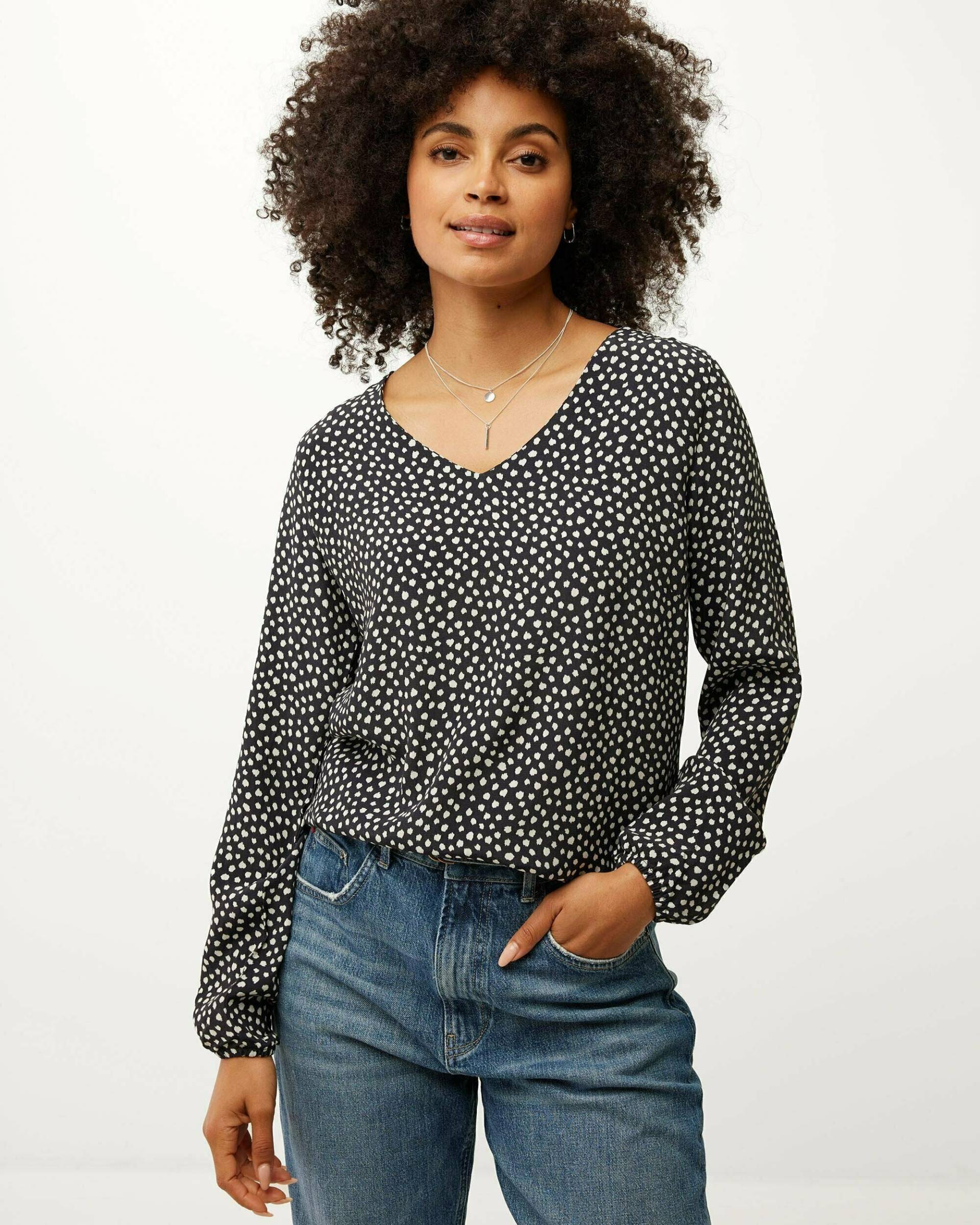 V-neck blouse AOP Black von Mexx