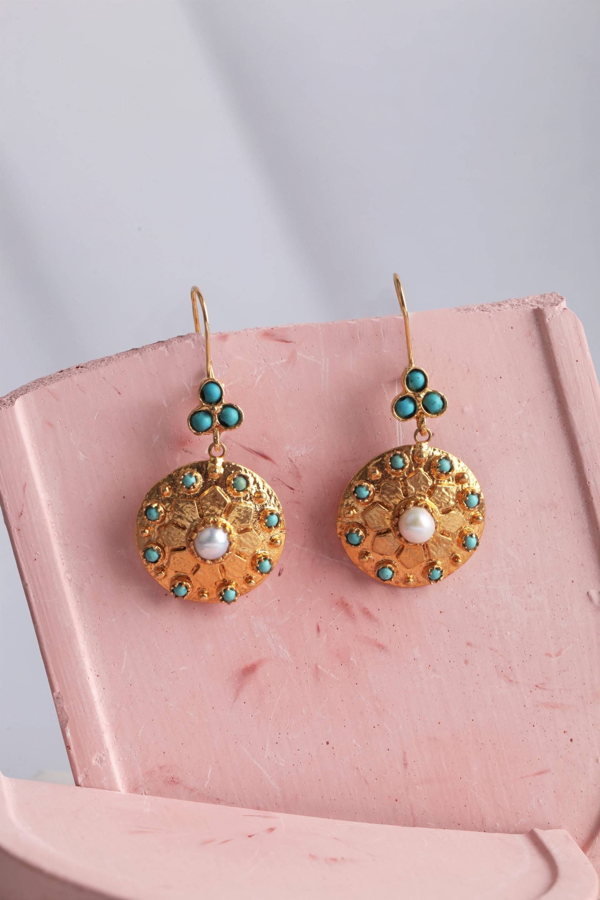 Handgemachte Türkis & Perlen Gold Ohrringe Türkisch Baumeln Schmuck von MeyArtDesign