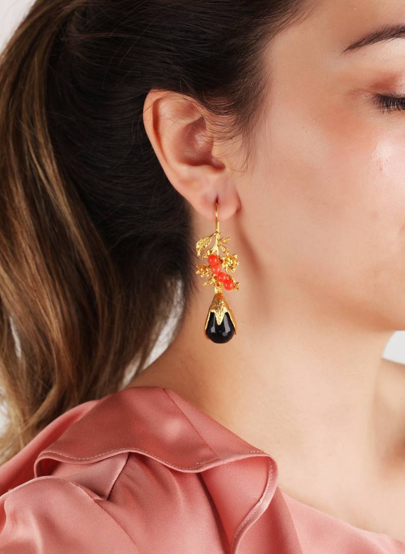 Rote Koralle Ohrringe Vintage Vergoldete Schwarze Ohrringe von MeyArtDesign