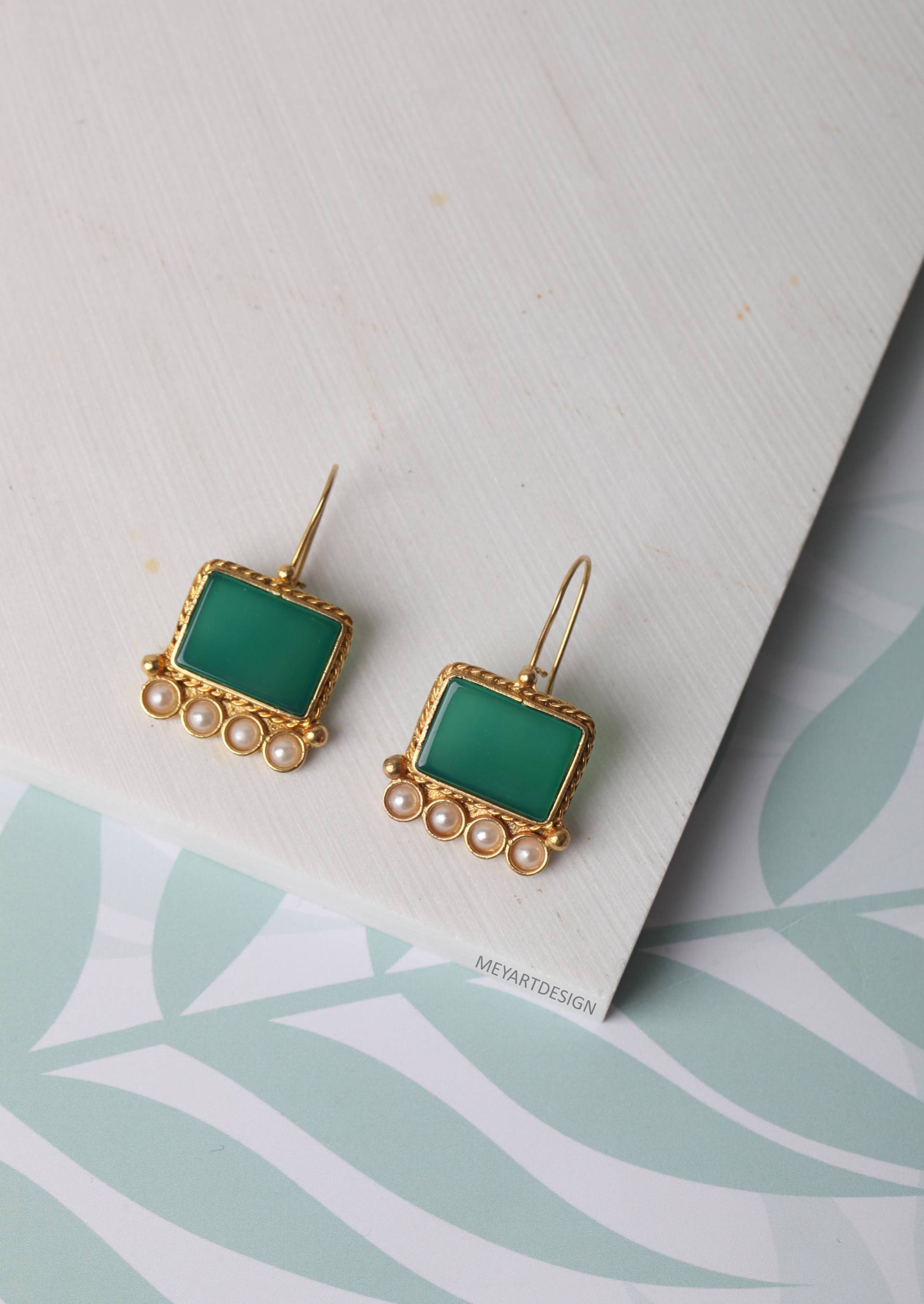 Vergoldete Ohrringe Mit Smaragd Und Perlen Edelsteinschmuck von MeyArtDesign