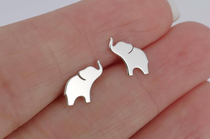 Handgemachte Silberne Oder Solide Goldene Elefanten-Ohrstecker, Glücksbringer von MeyemArt