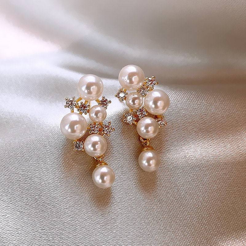 Earrings Light Luxury Temperament Niche Design High-End Sense French Retro Pearl Zircon von MeyerTownsFunny