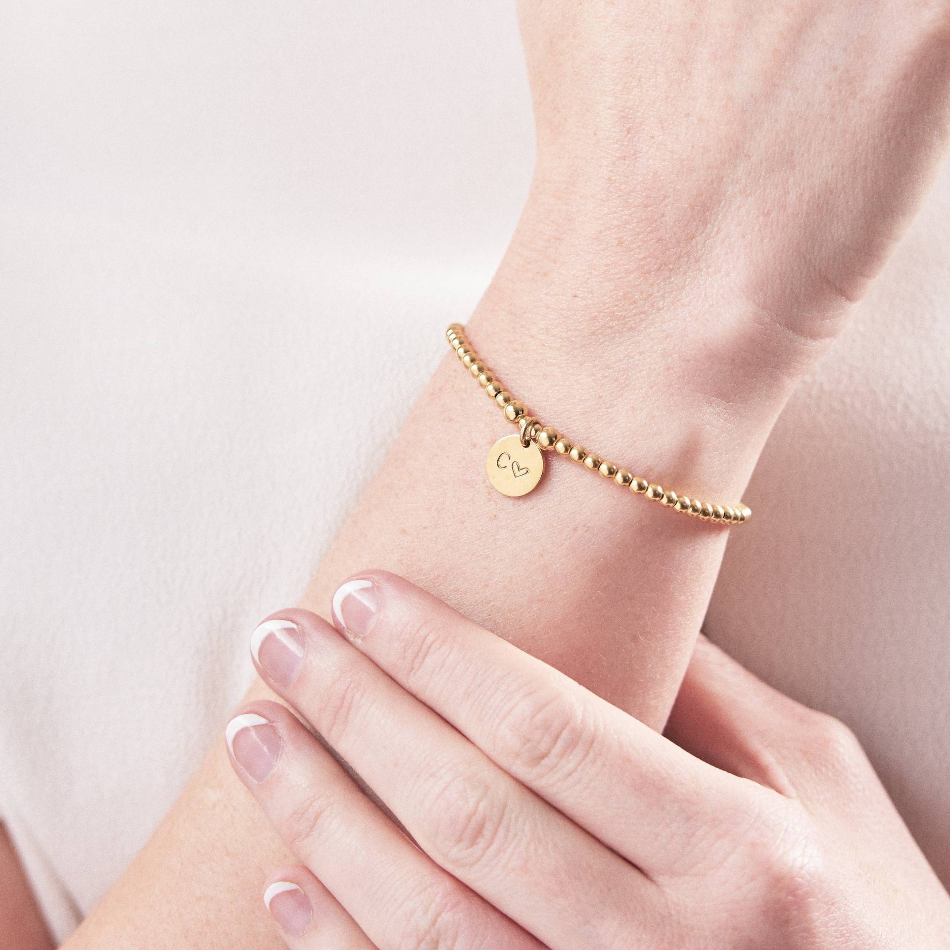 Gold Initial Armband | Personalisiertes Kordelarmband Handgestempeltes Stapelarmband Buchstaben Freundschaftsarmband Gold Initial Armband | Personalisiertes Kordelarmband Handgestempeltes Stapelarmband Buchstaben Freundschaftsarmband von MhohoAndCo