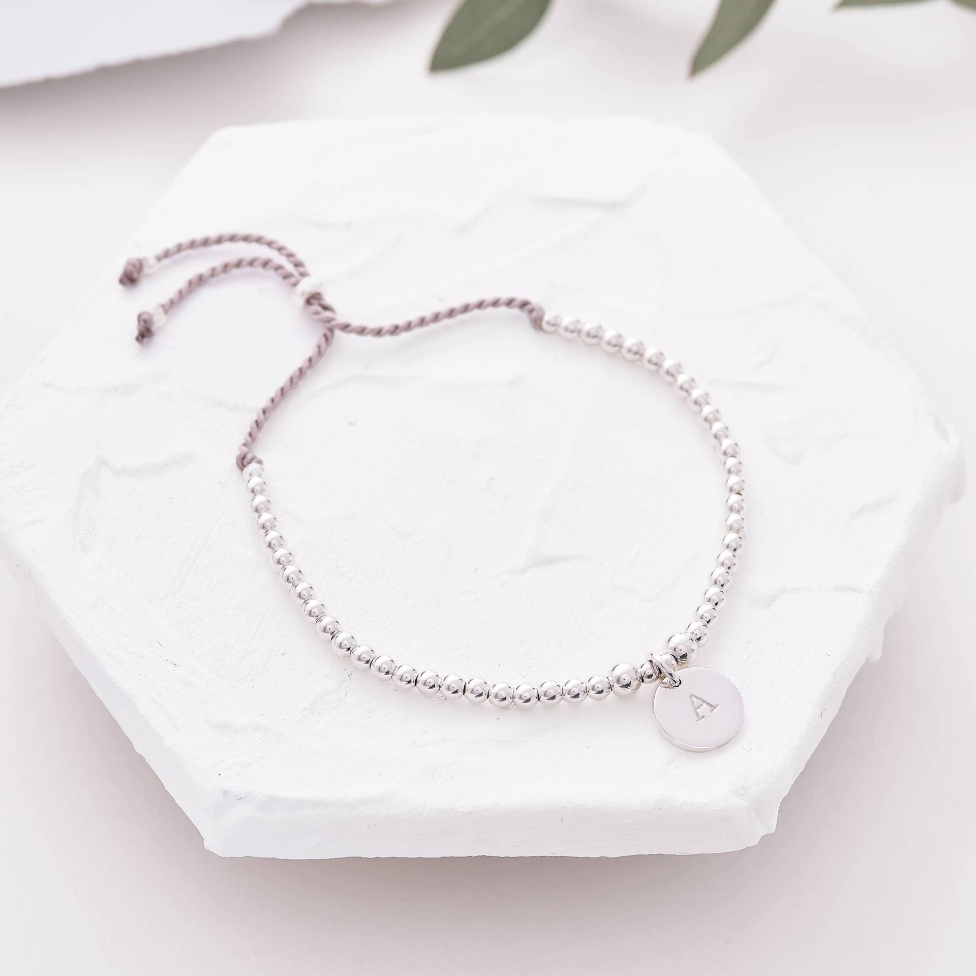 Sterling Silber Initial Armband | Handgestempeltes Personalisiertes Kordelarmband Perlenarmband Stapelarmband Mit Initialen Sterling Silber Initial Armband | Handgestempeltes Personalisiertes Kordelarmband Perlenarmband Stapelarmband Mit Initialen von MhohoAndCo