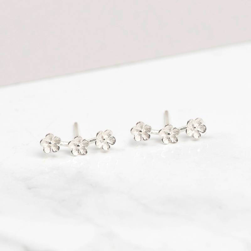 sterling Silber Blumen Ohrringe | Dreifache Ohrstecker Zierliche Gänseblümchen Blumen Ohrstecker Blumenschmuck Ohr Kletterer von MhohoAndCo