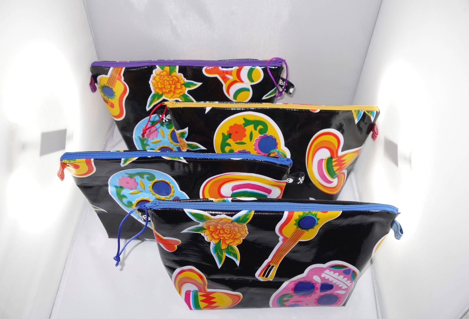 Kosmetiktasche Mexican Style Calaveras"Catrinas". Wachstuch 28x 15, 5x 8, 5 cm Tief Kosmetiktasche Mexican Style Calaveras"Catrinas". Wachstuch 28x 15, 5x 8, 5 cm Tief von MiEstiloVonWendy